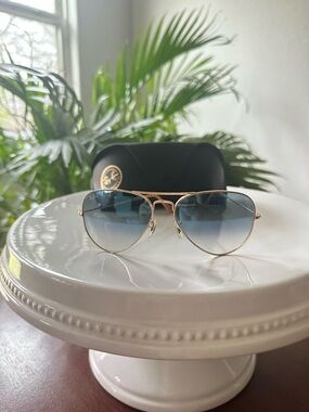 Ray-Ban Aviator Sunglasses - Gold Frame with Gradient Blue Lenses